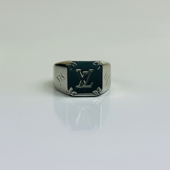 Authentic Louis Vuitton Monogram Ring Size L - Picture 5 of 6
